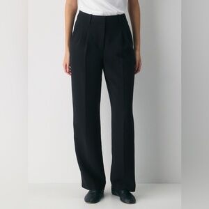 Aritzia The Effortless Pant in Crepette Black Sz 6